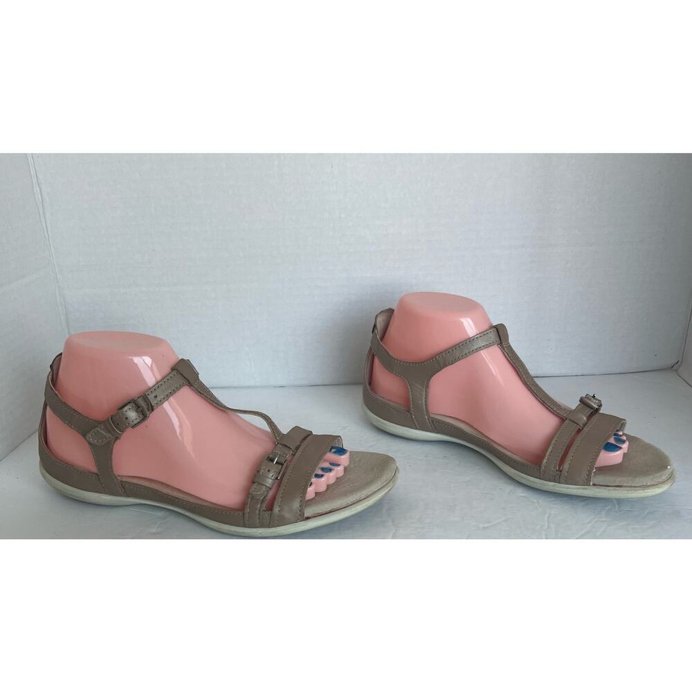 Ecco Flash Comfort Strappy Shimmer Tan Leather T Strap Buckle Sandals Sz 9 - Picture 2 of 11